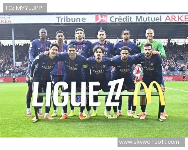 巴黎圣日耳曼国脚众多阵容深度不足引发关注与担忧